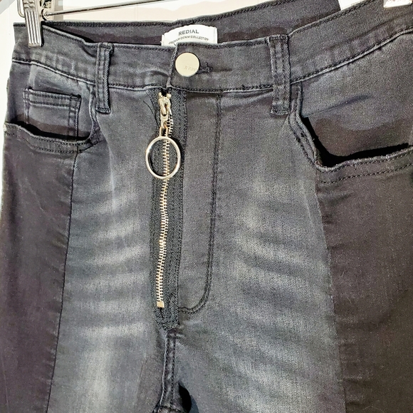 4/$20 Redial O-Ring Stretchy Raw Hem Black and Gray Cropped Jeans - Picture 4 of 7